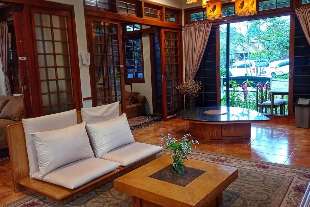Designer Villa Tokyo Чианджур Екстериор снимка